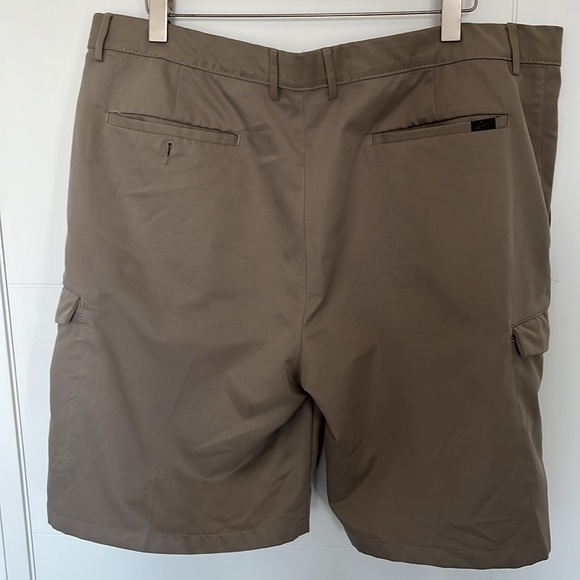 Greg Norman Men’s Cargo Shorts - Picture 5 of 9